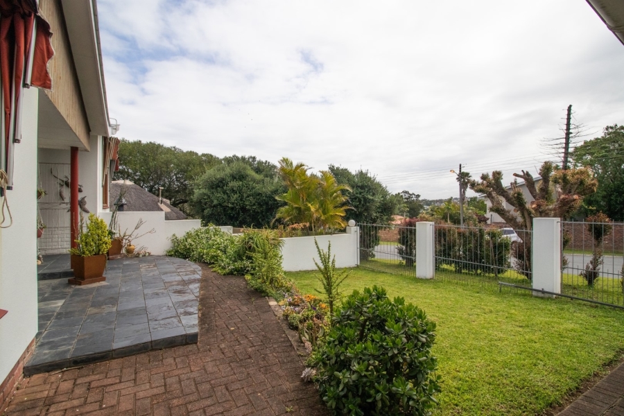 4 Bedroom Property for Sale in Beacon Bay Eastern Cape